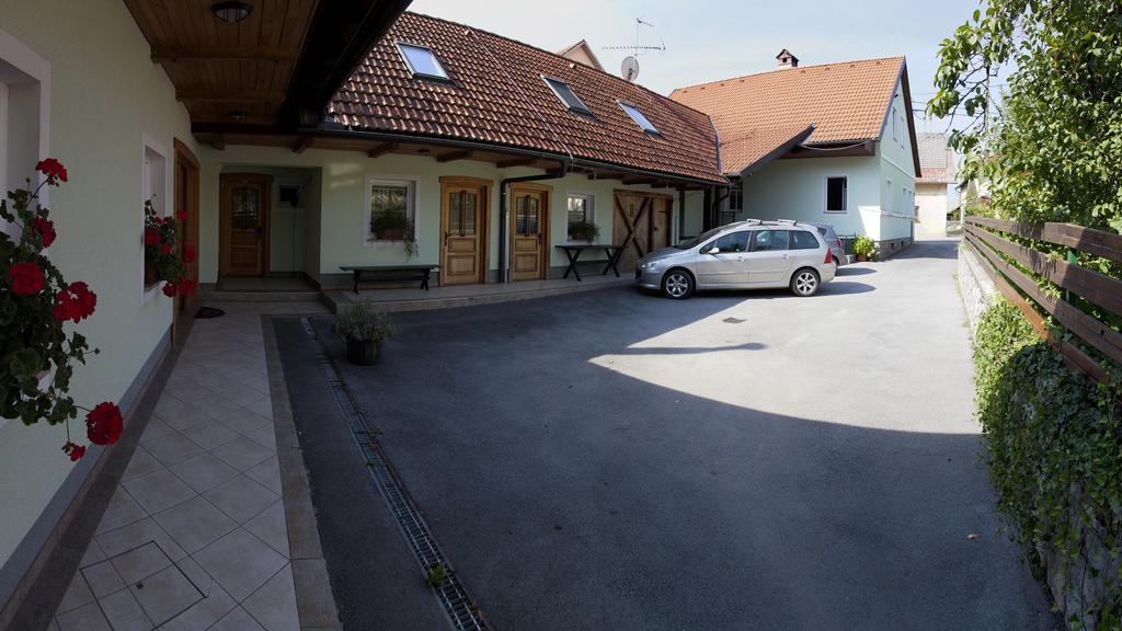 Apartments Suster Stari Trg ob Kolpi Eksteriør bilde